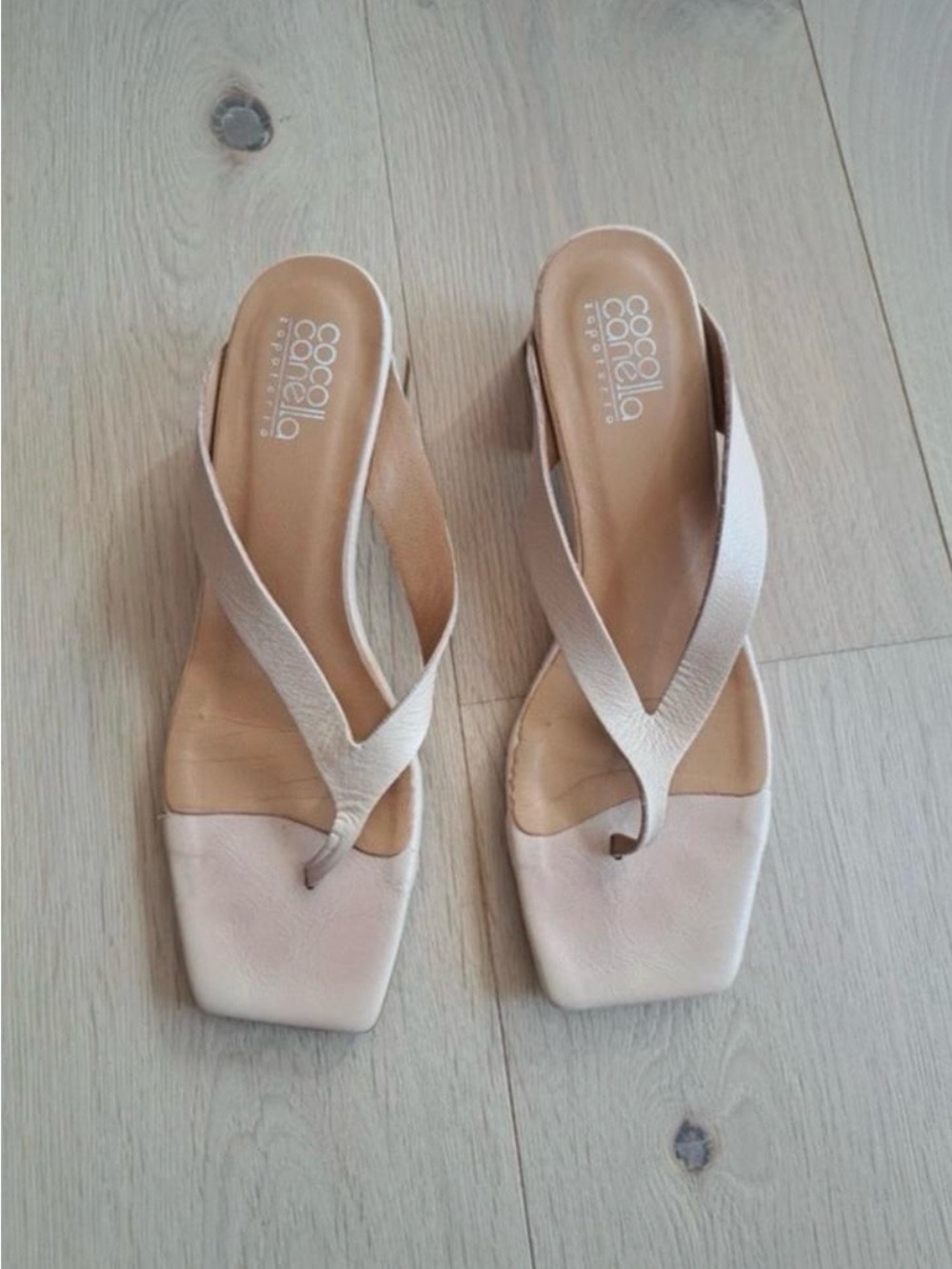 Massimo Dutti Cream Leather Thong Sandals